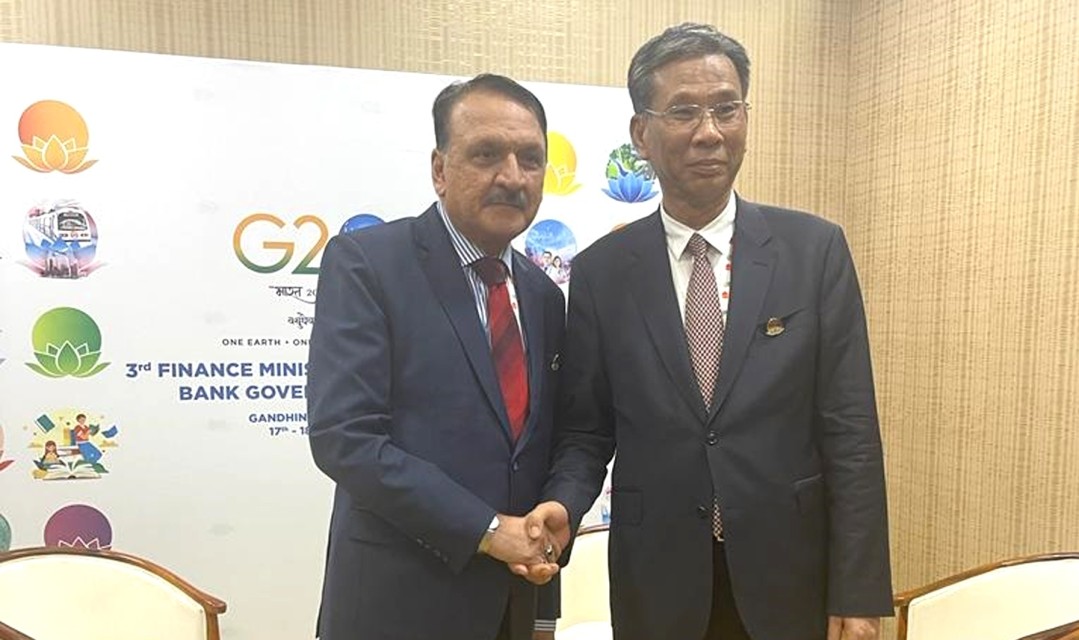 अर्थमन्त्री डा महत र चिनियाँ अर्थमन्त्रीबीच भेटवार्ता